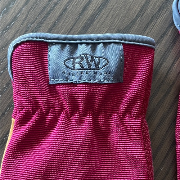 RUGGED WEAR WOMENS Lightly Used Pink and Gray Work Gloves - Picture 5 of 6
